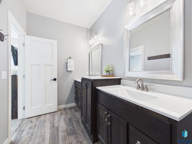 604 N Willow Creek Ave Avenue, Sioux Falls, SD 57110