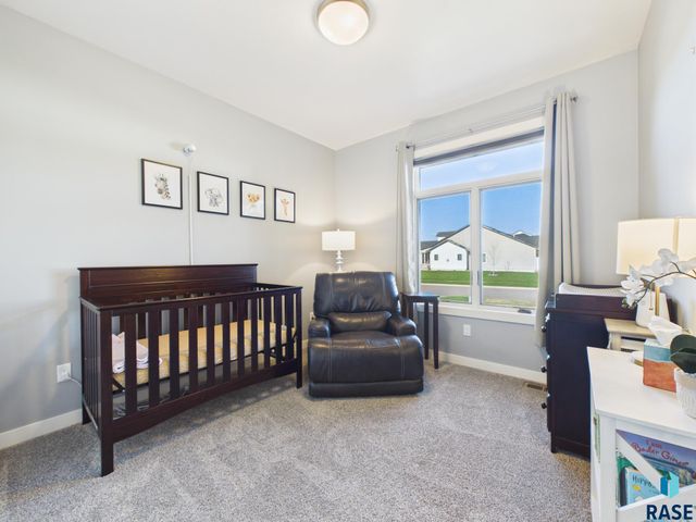 604 N Willow Creek Ave Avenue, Sioux Falls, SD 57110