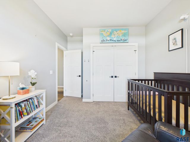604 N Willow Creek Ave Avenue, Sioux Falls, SD 57110