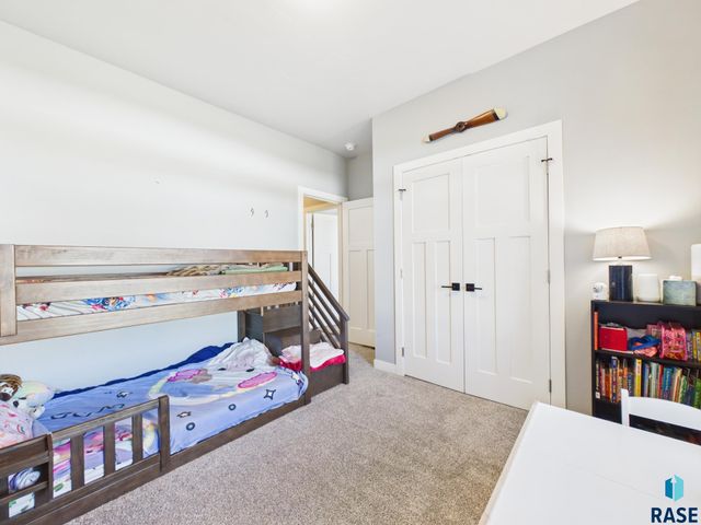 604 N Willow Creek Ave Avenue, Sioux Falls, SD 57110