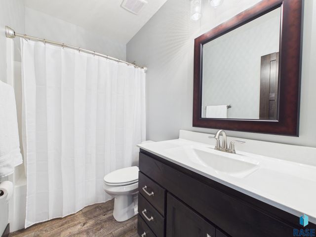 604 N Willow Creek Ave Avenue, Sioux Falls, SD 57110