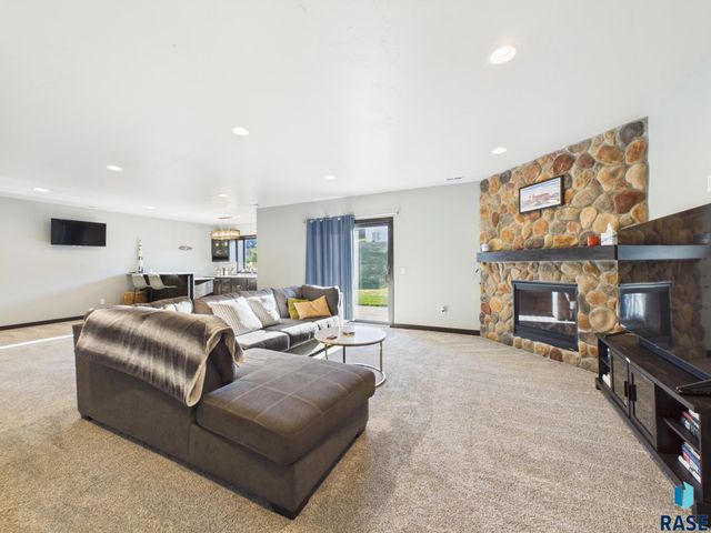 604 N Willow Creek Ave Avenue, Sioux Falls, SD 57110