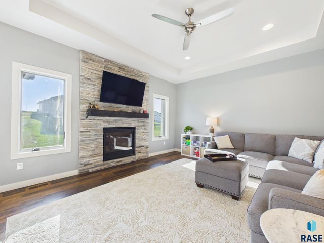 604 N Willow Creek Ave Avenue, Sioux Falls, SD 57110