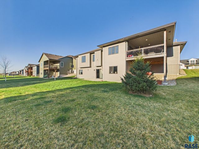 604 N Willow Creek Ave Avenue, Sioux Falls, SD 57110