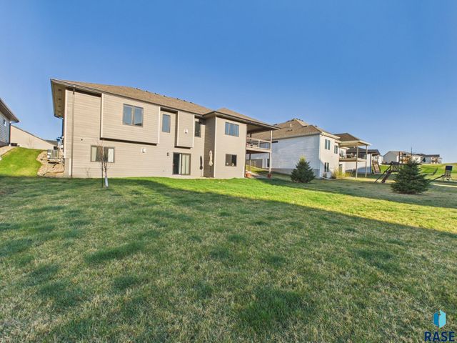604 N Willow Creek Ave Avenue, Sioux Falls, SD 57110