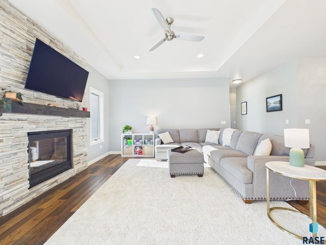604 N Willow Creek Ave Avenue, Sioux Falls, SD 57110