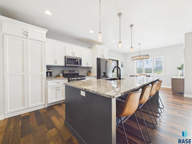 604 N Willow Creek Ave Avenue, Sioux Falls, SD 57110
