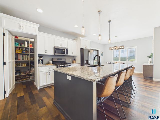 604 N Willow Creek Ave Avenue, Sioux Falls, SD 57110