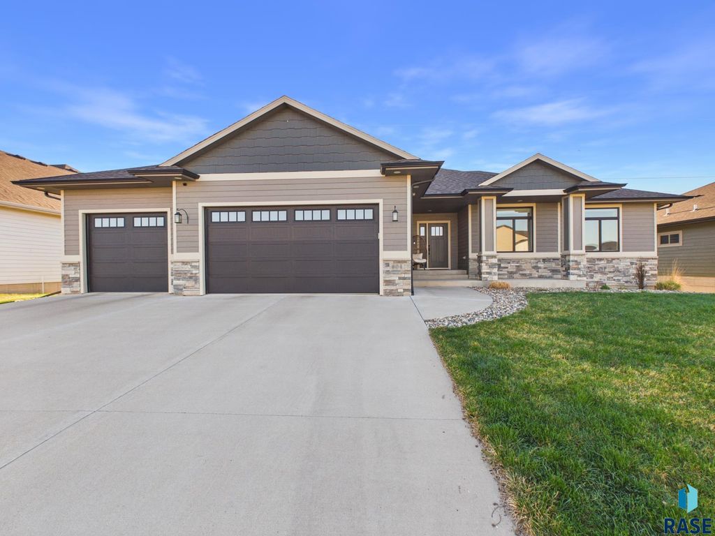 604 N Willow Creek Ave Avenue, Sioux Falls, SD 57110