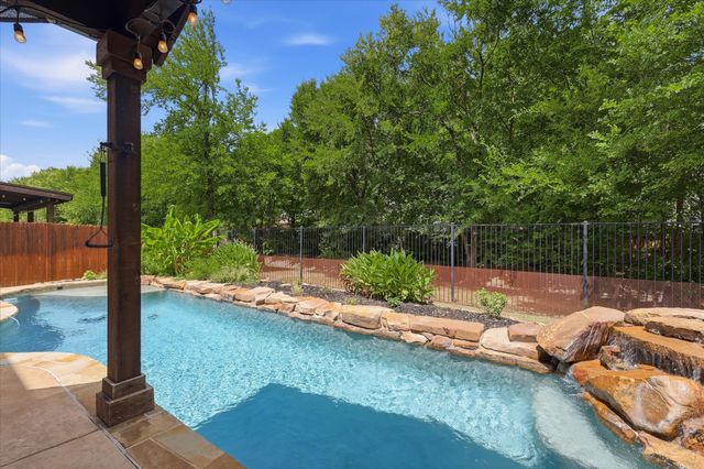 2600 Gateway Court, Euless, TX 76039