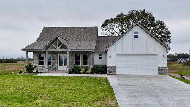 925 Buffalo Trail, Angleton, TX 77515