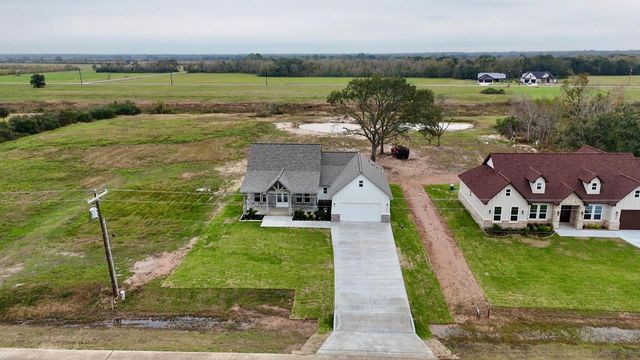 925 Buffalo Trail, Angleton, TX 77515