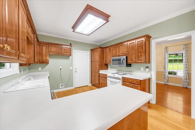 115 Lake Crest Ln, Tullahoma, TN 37388