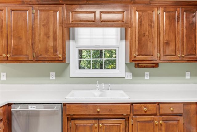 115 Lake Crest Ln, Tullahoma, TN 37388