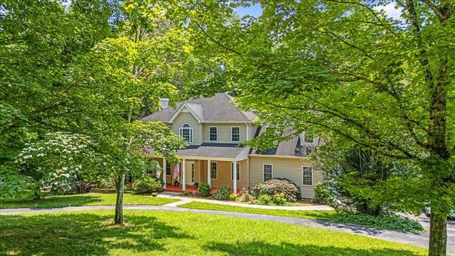 115 Lake Crest Ln, Tullahoma, TN 37388