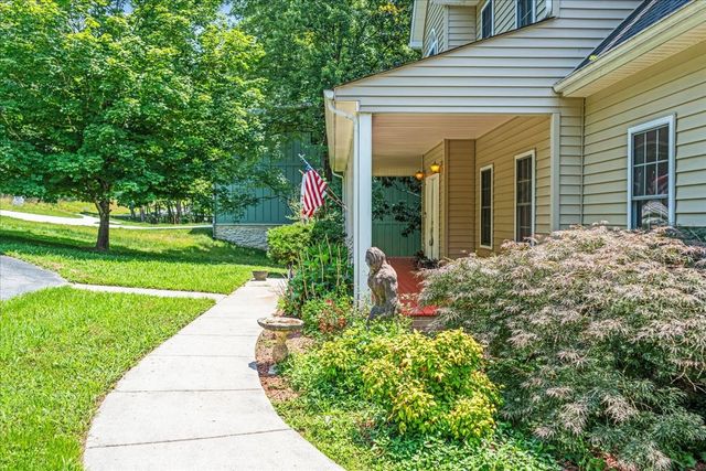 115 Lake Crest Ln, Tullahoma, TN 37388
