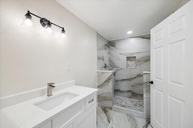 9206 Westview Drive, Houston, TX 77055