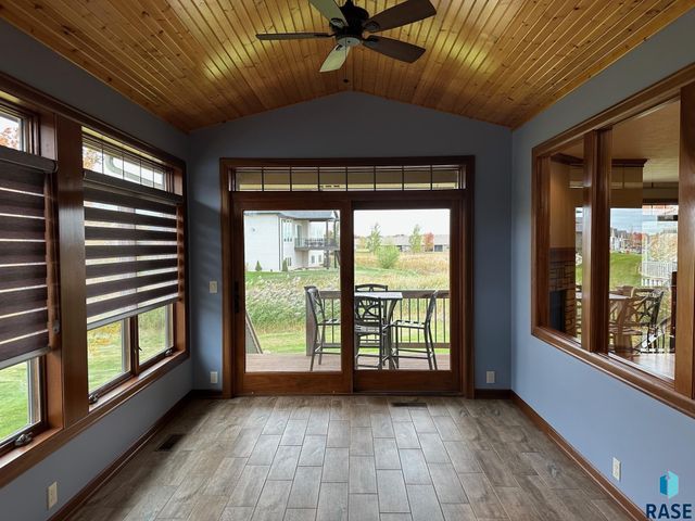 700 E Shadow Creek Ln Lane, Sioux Falls, SD 57108