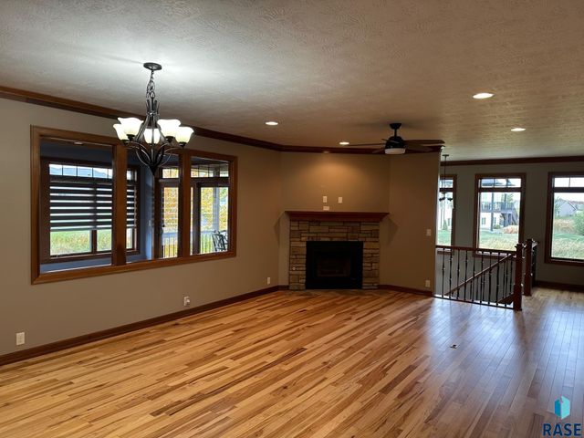 700 E Shadow Creek Ln Lane, Sioux Falls, SD 57108