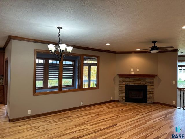 700 E Shadow Creek Ln Lane, Sioux Falls, SD 57108