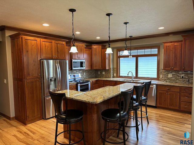 700 E Shadow Creek Ln Lane, Sioux Falls, SD 57108