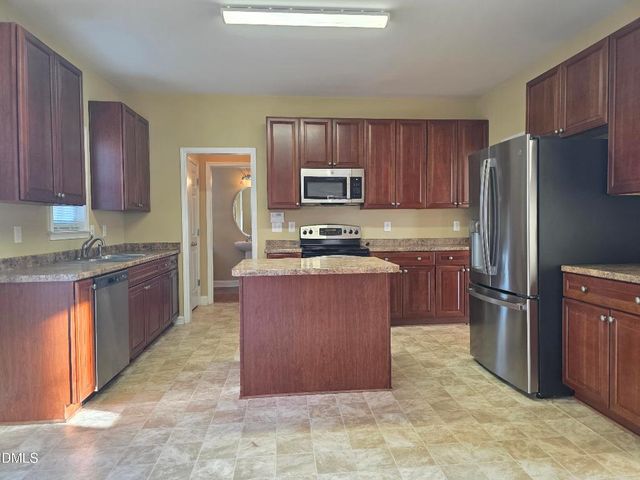 1008 Sarazen Drive, Clayton, NC 27527