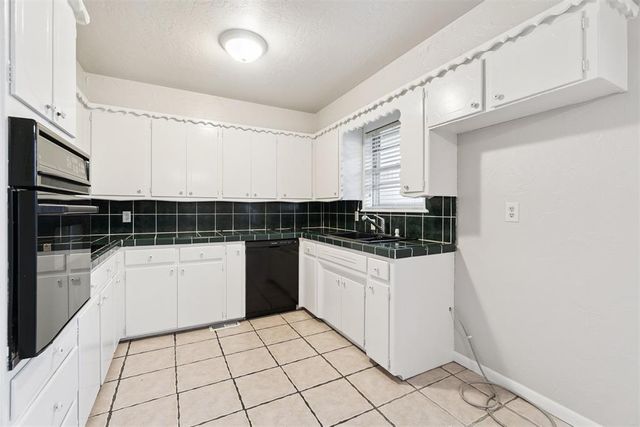 1 Glenda Drive, Yukon, OK 73099