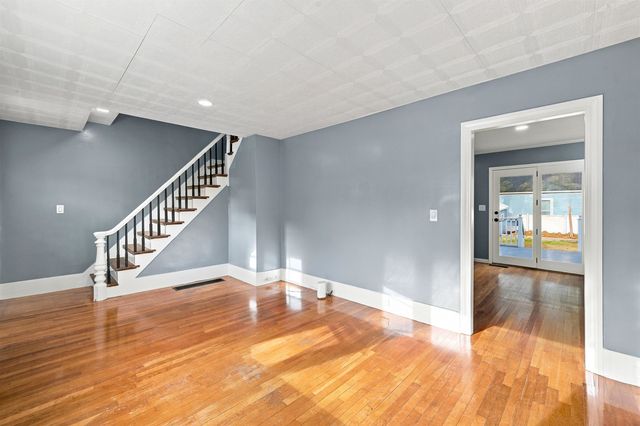 33 Prescott Street, Nashua, NH 03064