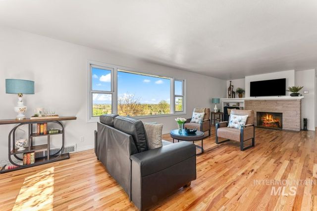 165 W Horizon Dr, Boise, ID 83702