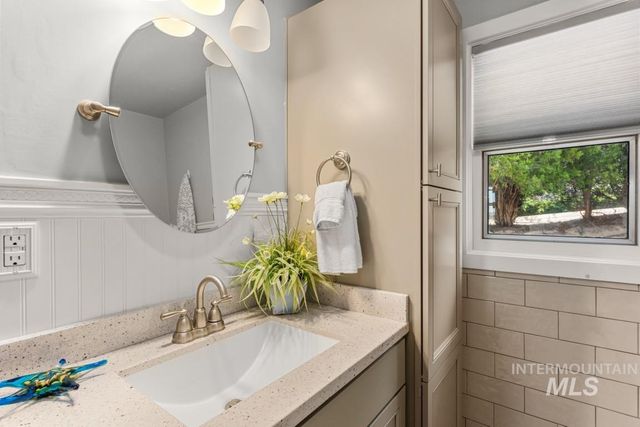 165 W Horizon Dr, Boise, ID 83702