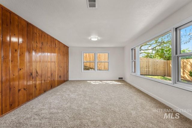165 W Horizon Dr, Boise, ID 83702