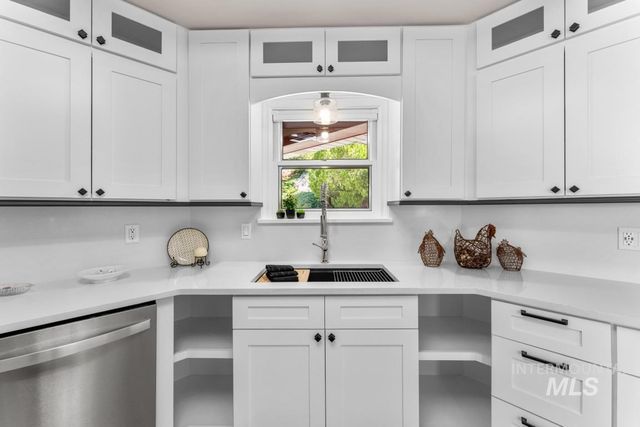 165 W Horizon Dr, Boise, ID 83702