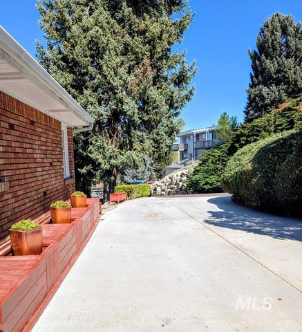 165 W Horizon Dr, Boise, ID 83702