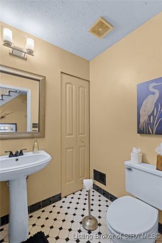 111 Trimingham Road, New Albany, IN 47150