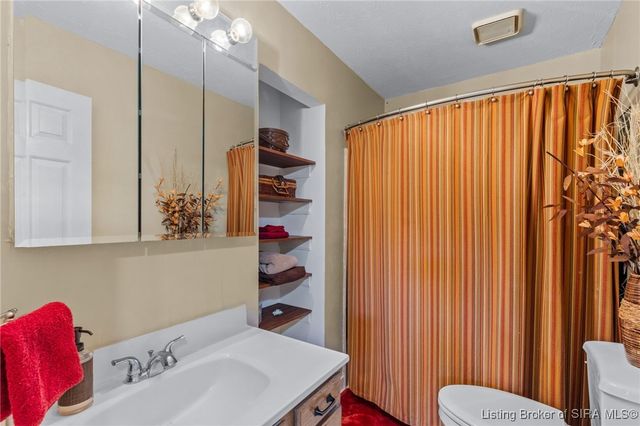 111 Trimingham Road, New Albany, IN 47150