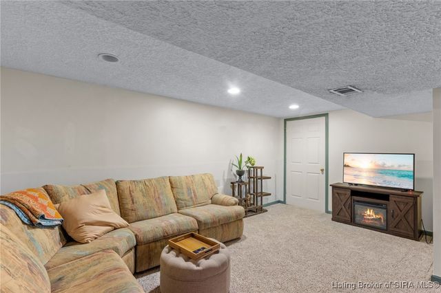 111 Trimingham Road, New Albany, IN 47150