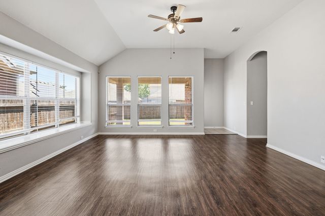 636 Brooks Street, Crowley, TX 76036