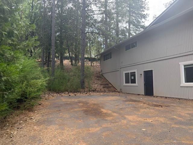 21084 Hilltop Rd, Pine Grove, CA 95665