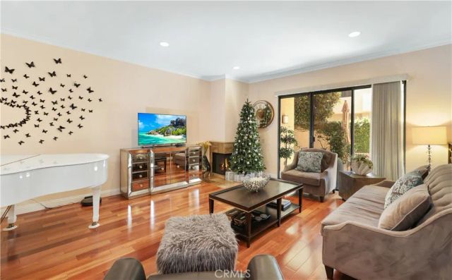 2235 Century Hill, Los Angeles, CA 90067