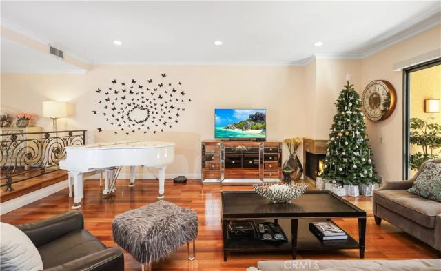 2235 Century Hill, Los Angeles, CA 90067