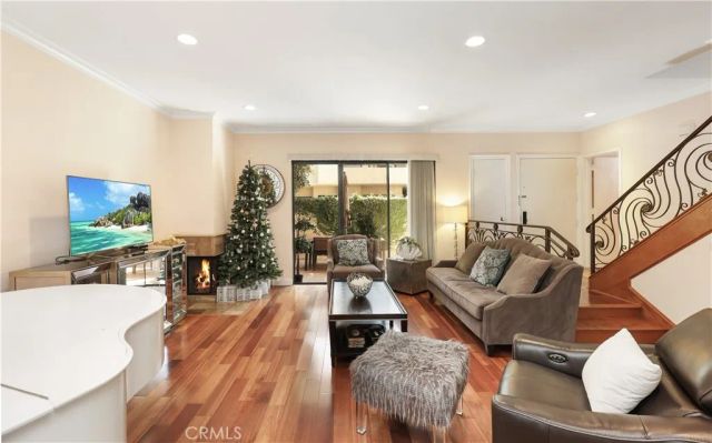 2235 Century Hill, Los Angeles, CA 90067