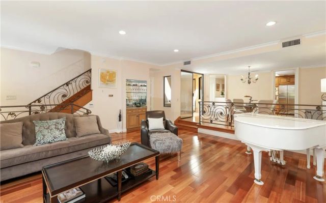 2235 Century Hill, Los Angeles, CA 90067