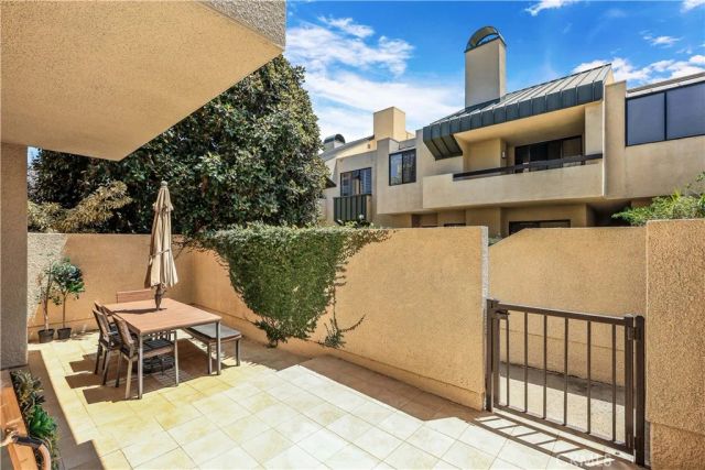 2235 Century Hill, Los Angeles, CA 90067