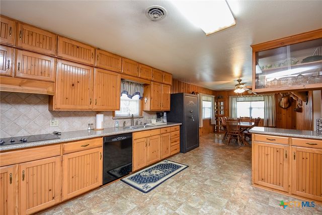 1510 Michael Street, El Campo, TX 77437