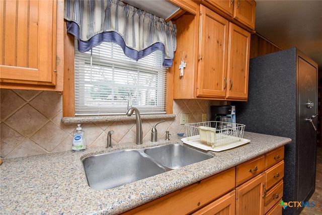 1510 Michael Street, El Campo, TX 77437