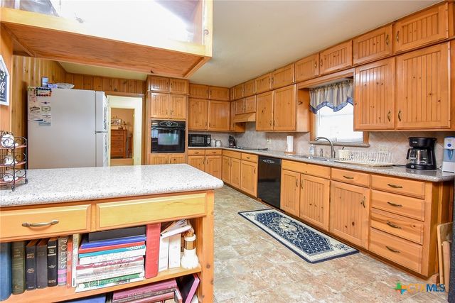 1510 Michael Street, El Campo, TX 77437