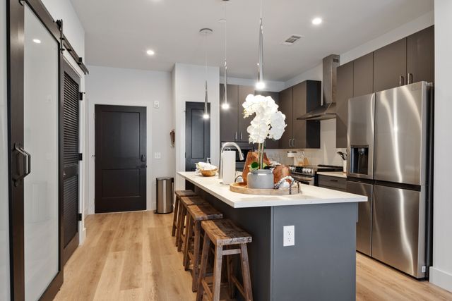 303 31st Ave N Apt 206, Nashville, TN 37203