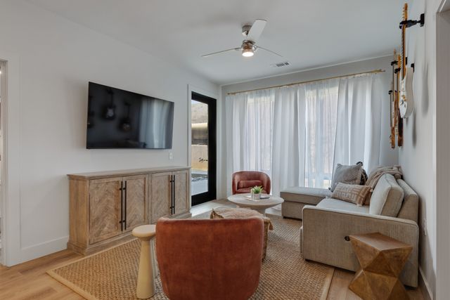 303 31st Ave N Apt 206, Nashville, TN 37203