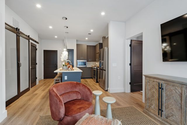 303 31st Ave N Apt 206, Nashville, TN 37203