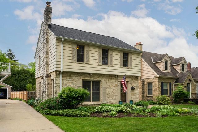 2456 N 85th STREET, Wauwatosa, WI 53226